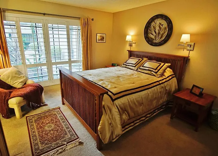 Dom wakacyjny Walk To Fashion Park! Abode W/ Pool Access