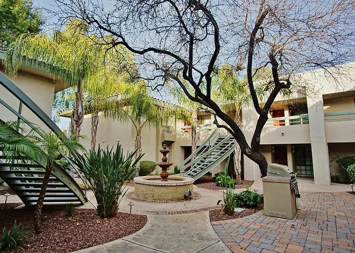 Walk To Fashion Park! Abode W/ Pool Access * Phoenix